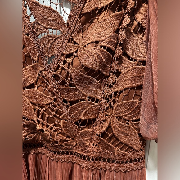 Haute Monde Lace Top - Picture 6 of 8